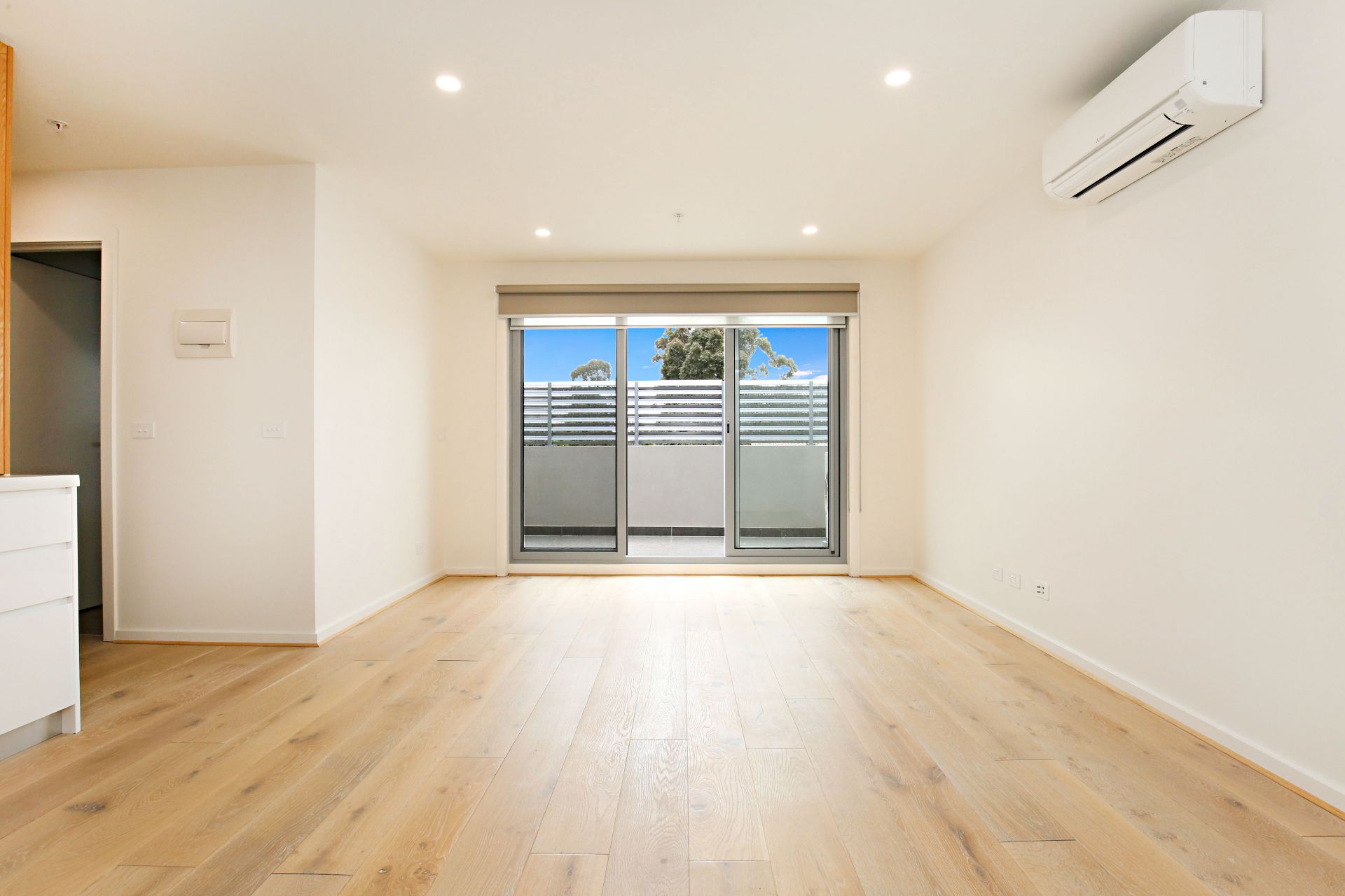 CONTEMPORARY LIVING AT ITS FINEST!
