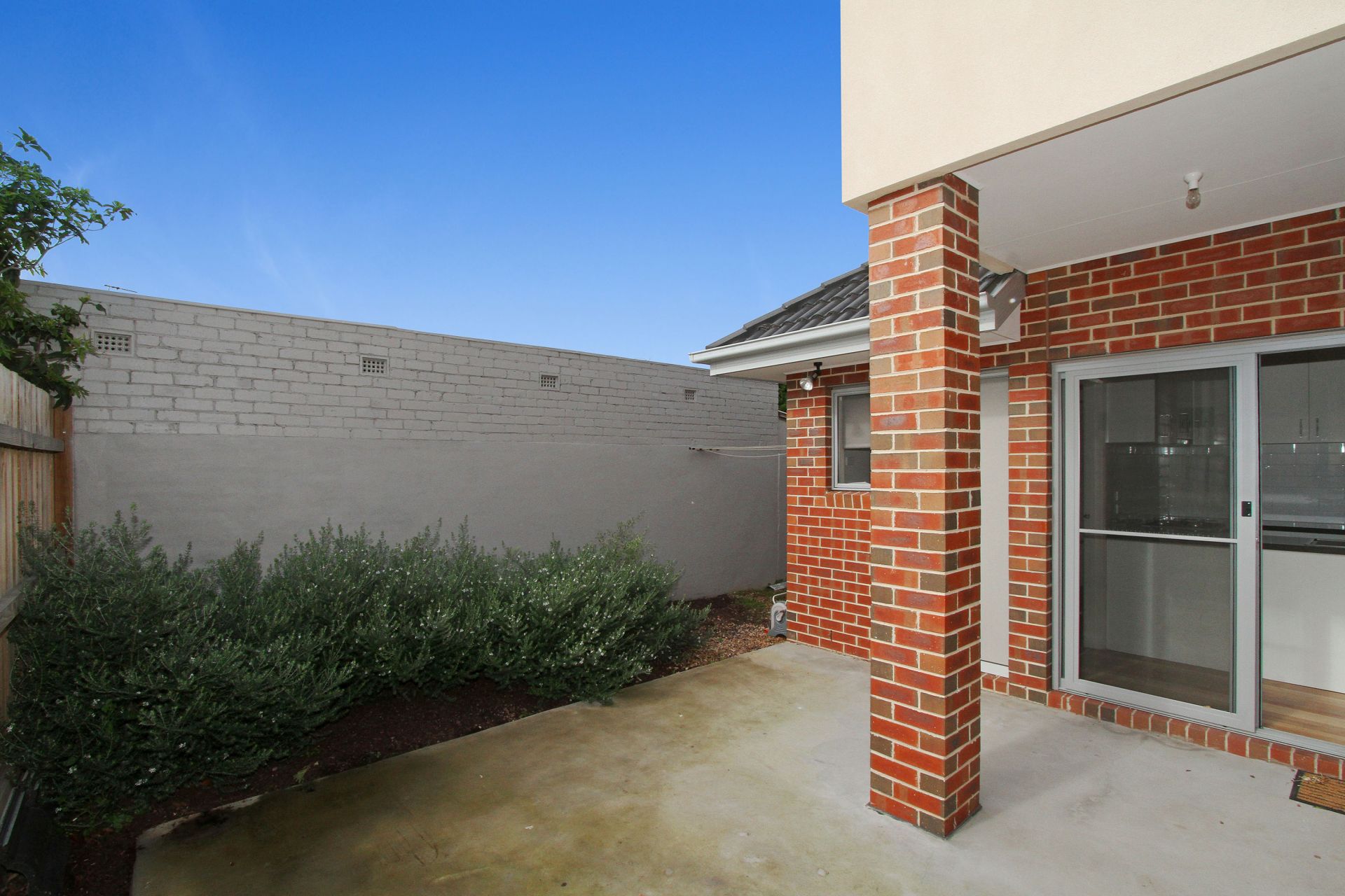 APPEALING TOWNHOUSE!