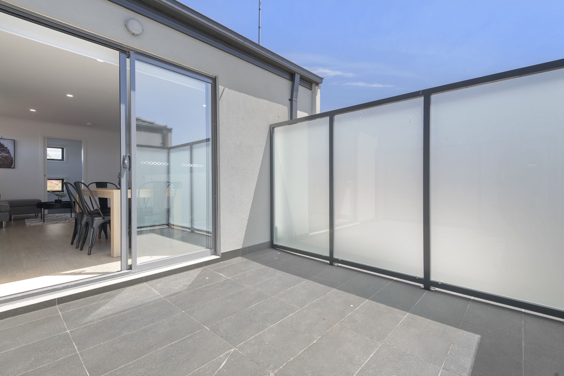 BRAND NEW TOWNHOUSE IN PRIME LOCATION