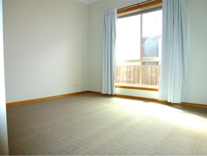 Stunning 3 Bedroom Unit with 2 bathrooms