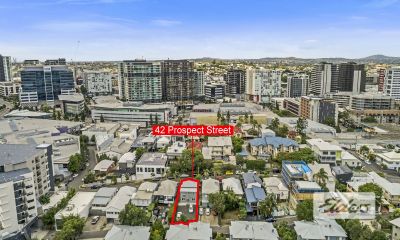 HIGH GRADE REFURBISHED OFFICE WITH 6 CAR PARKS!