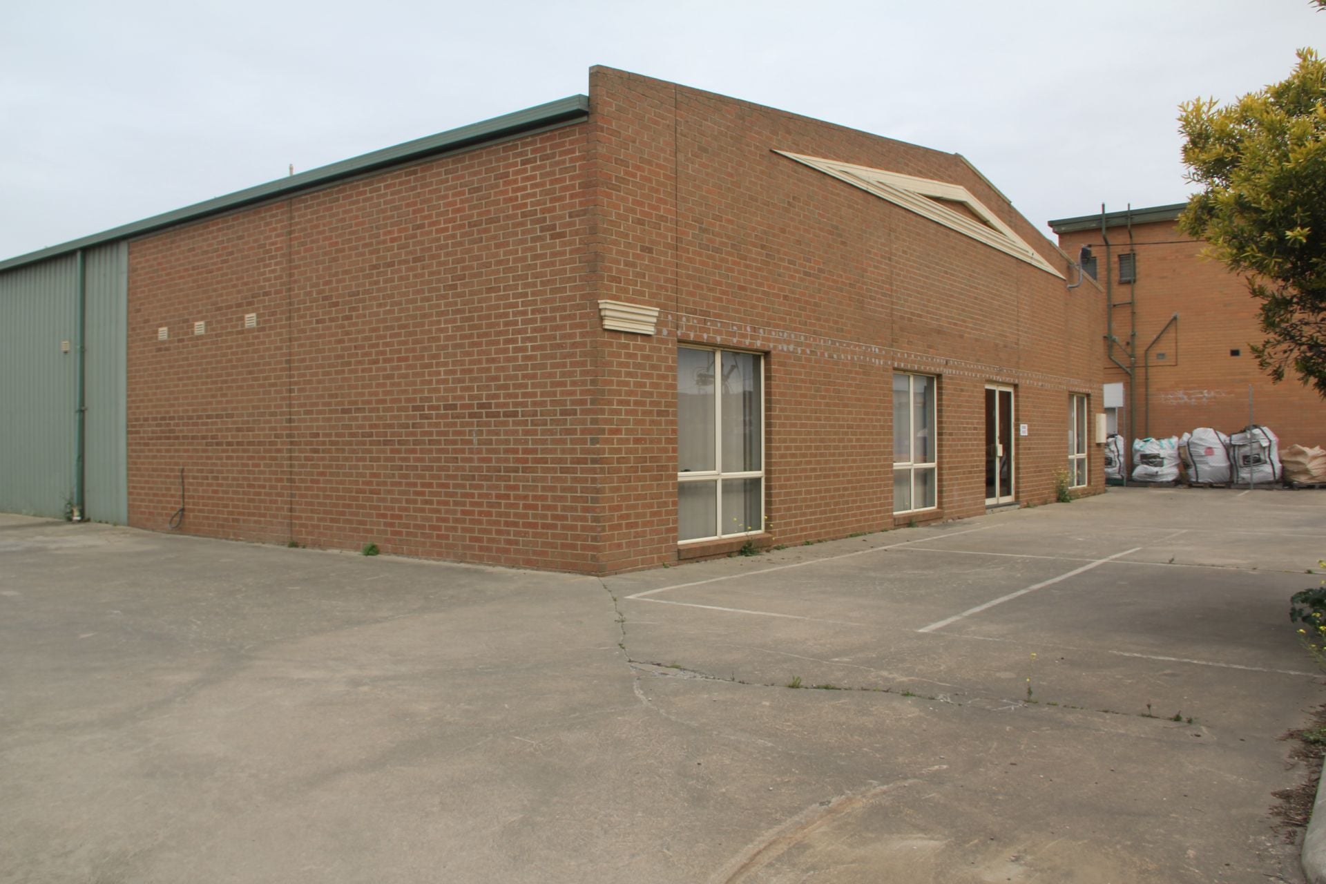 Versatile Warehouse/Factory off Hume Highway