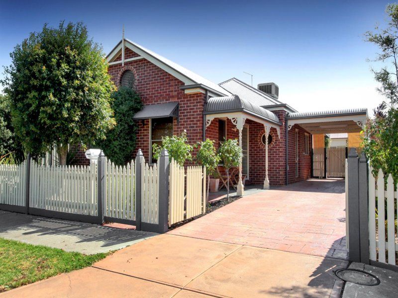 60 Grampians Way, Caroline Springs - Thumbnail 2