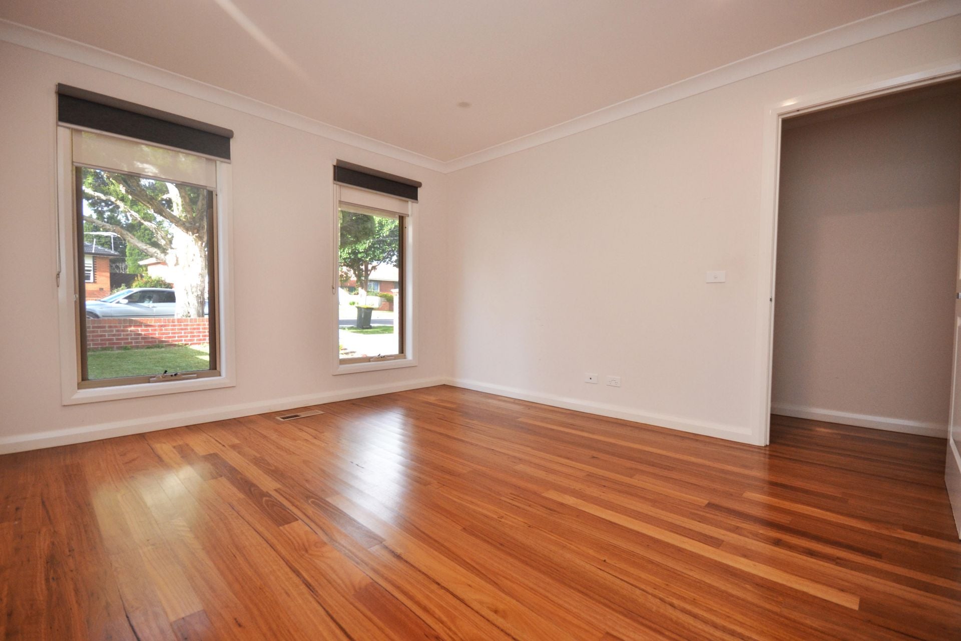 CONTEMPORARY DELIGHT - THE EPITOME OF ELEGANCE WITH PARKLAND VIEWS