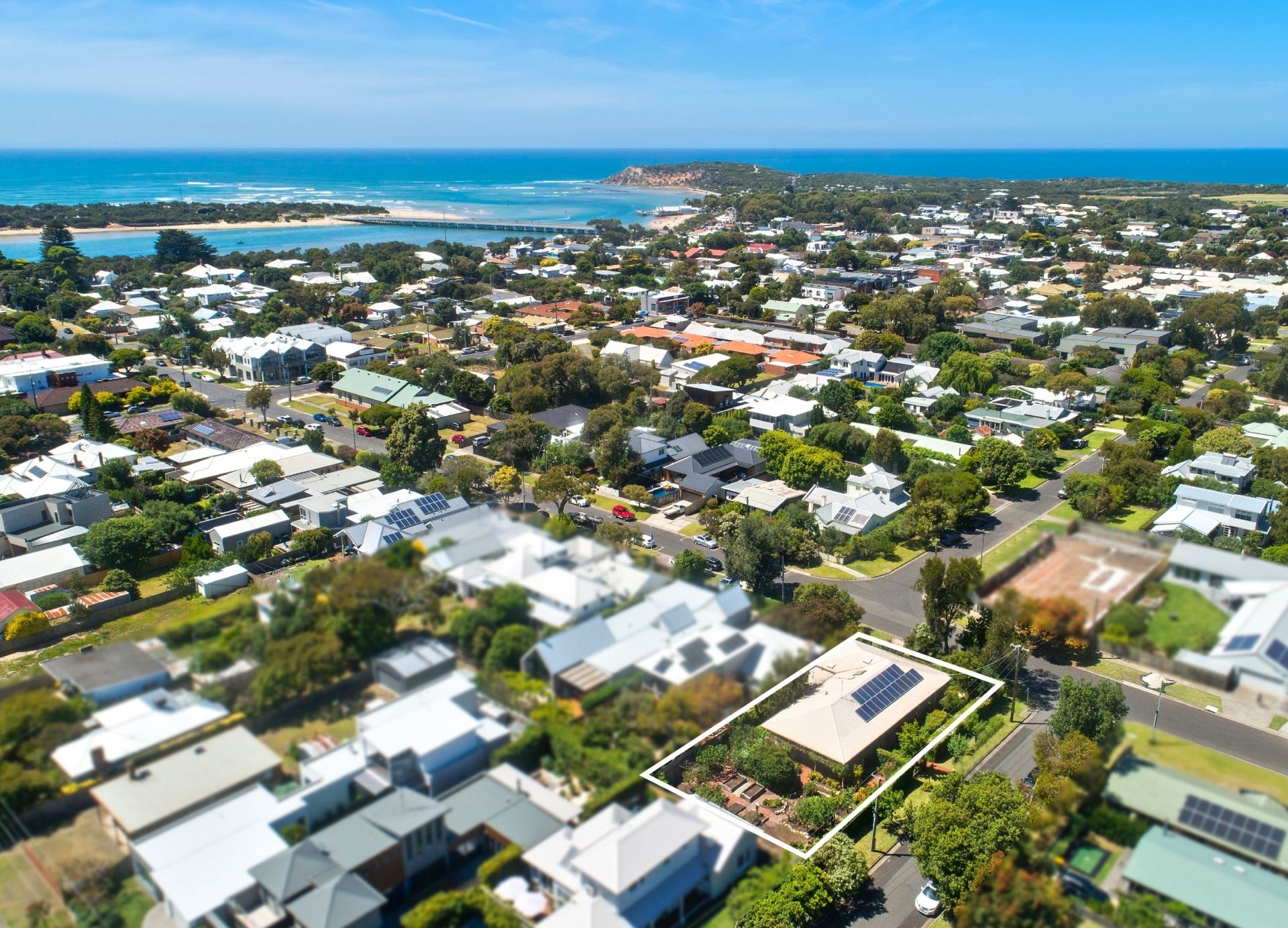 Sold property 1326000 for 32 Ozone Road Barwon Heads , VIC 3227