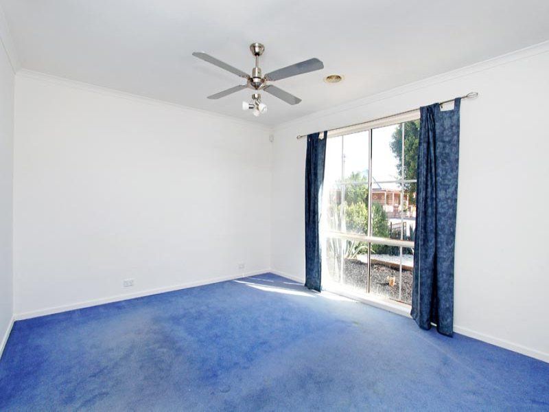 28 Milburn Circuit, Caroline Springs - Thumbnail 8