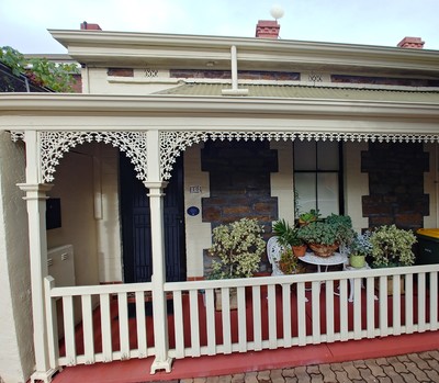 When new meets old.. Stunning Cottage in the heart of the City