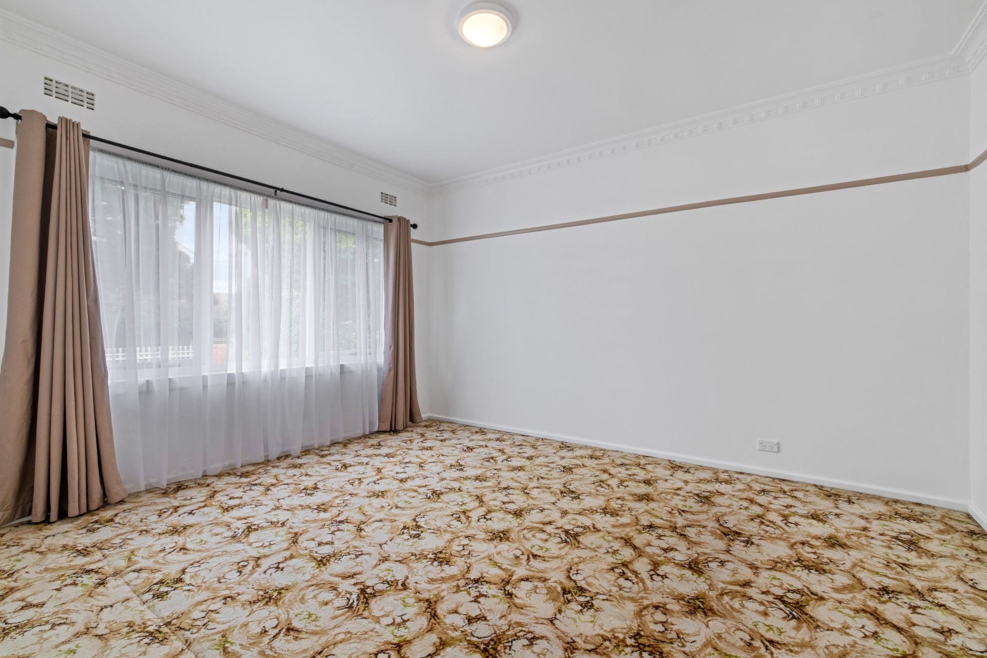 Spacious Home in Quiet Position