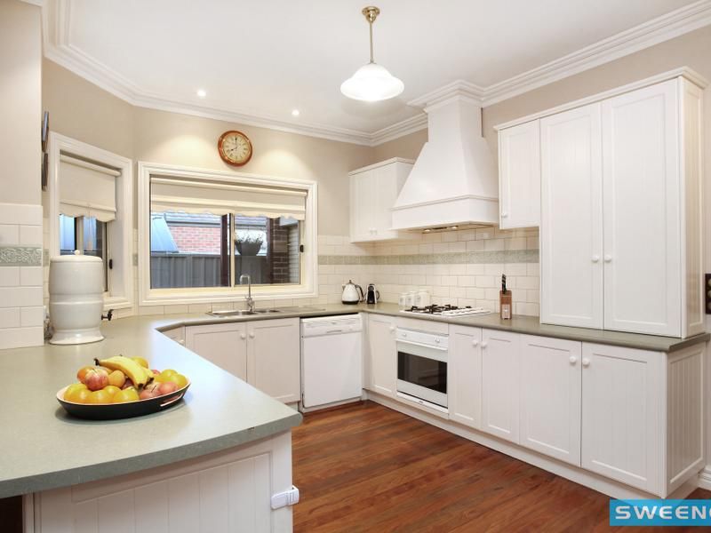 15 Ranmore Grove, Caroline Springs - Thumbnail 5