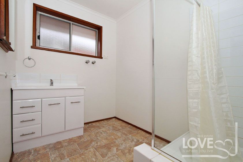 LOCATED IN QUIET STREET!