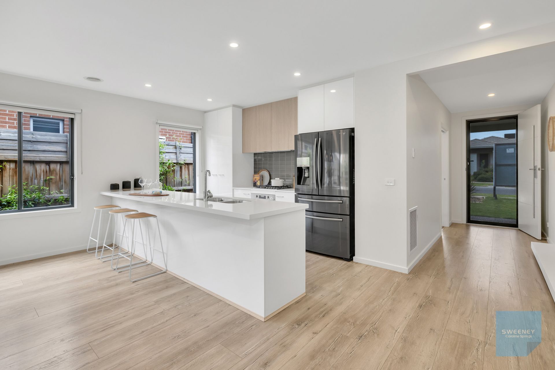 15 Eaglecrest Avenue, Fraser Rise - Thumbnail 4