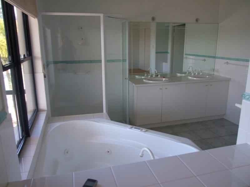 7 Raptor Place PELICAN WATERS QLD, Pelican Waters - Thumbnail 8