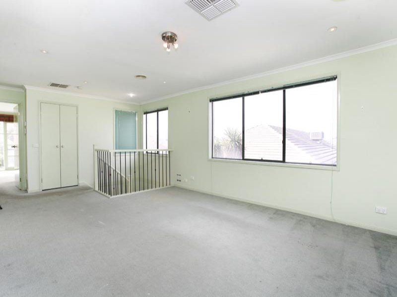 11 Barn Elms Parade, Caroline Springs - Thumbnail 7