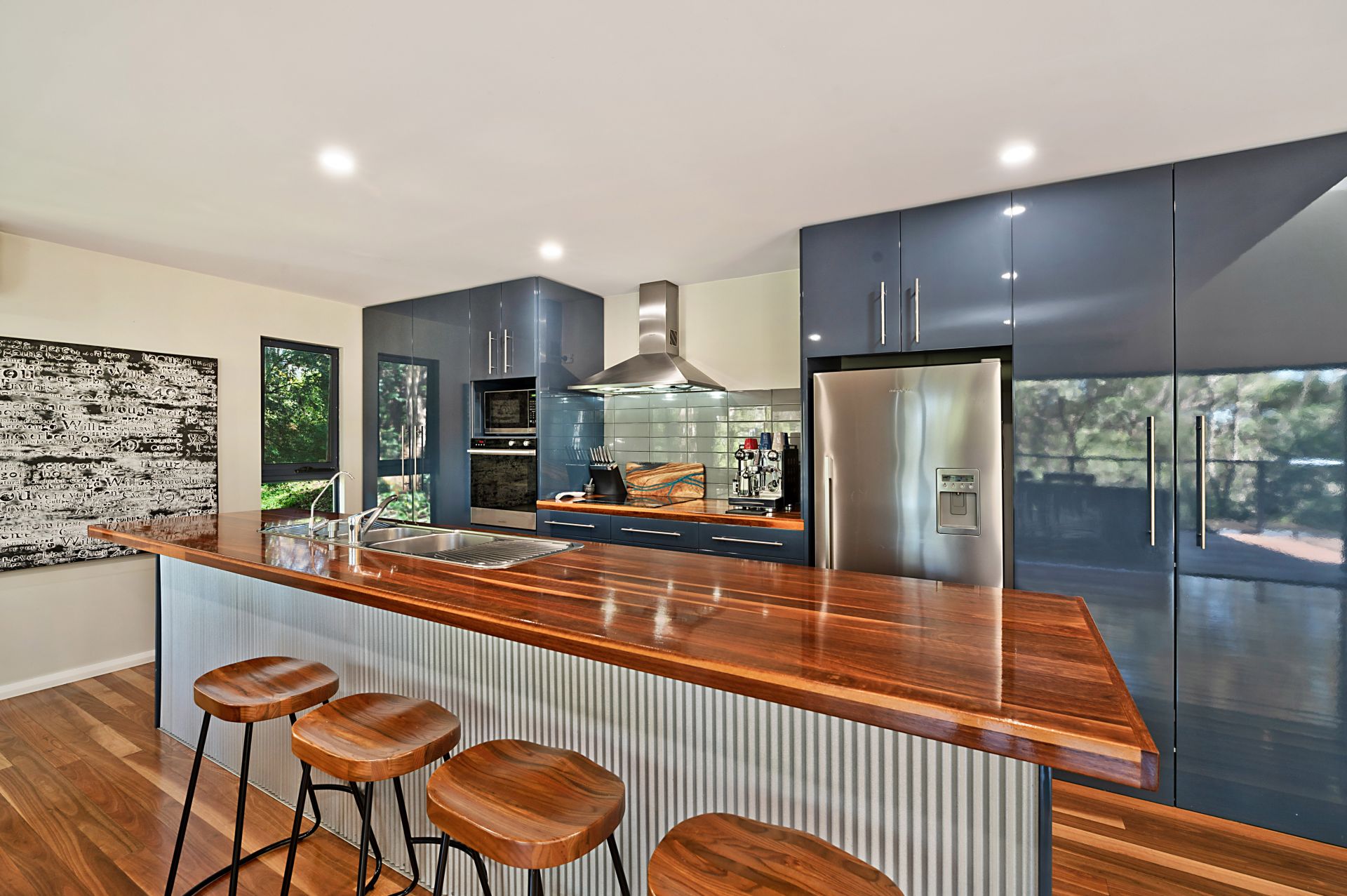 Your Very Own Bushland Paradise, just 15 Minutes to the City, Just - Thumbnail 5