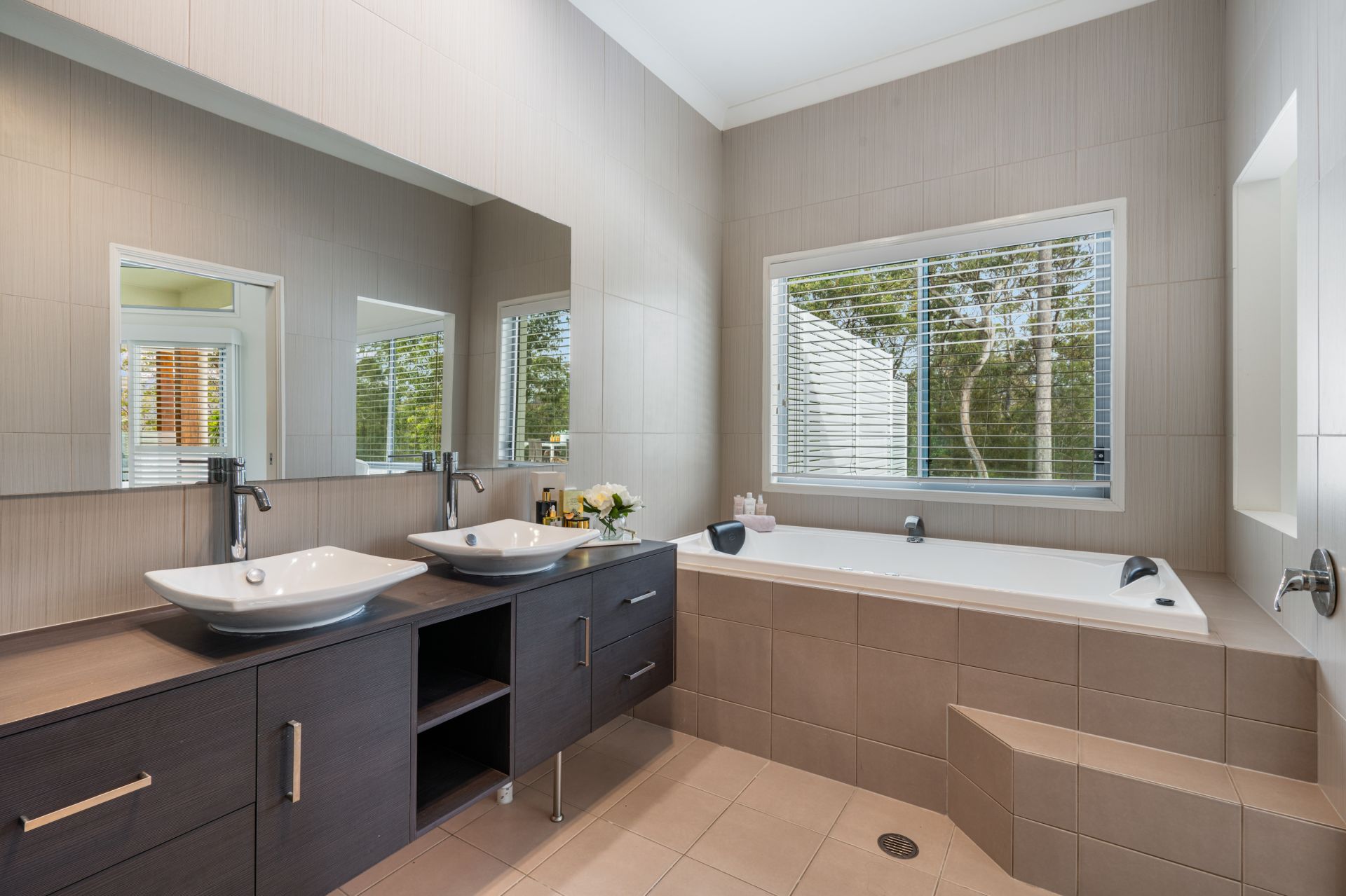 Real Estate For Sale 9 Eucumbene Place Maudsland , QLD