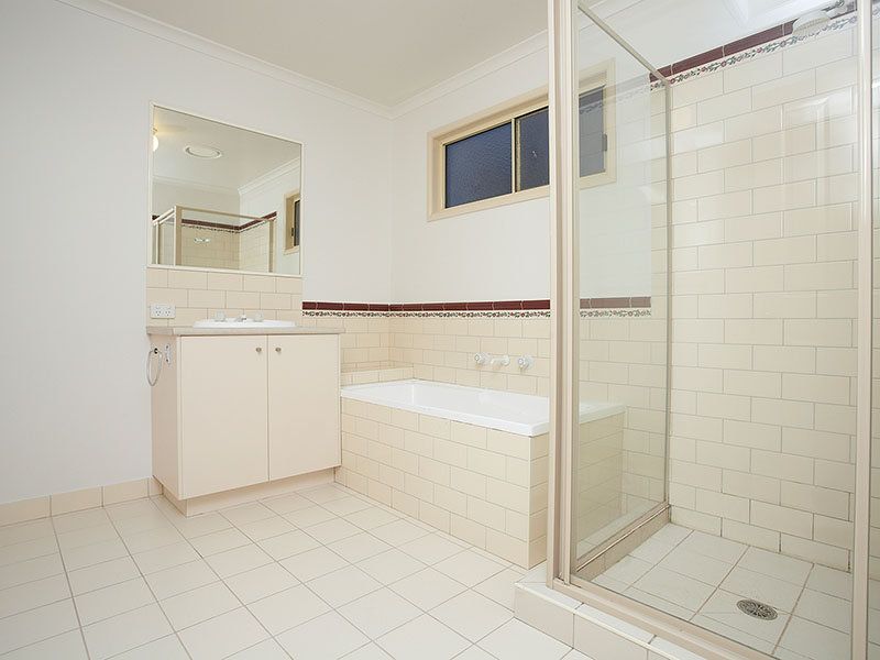 2 Saronvale Crescent, Hillside - Thumbnail 8