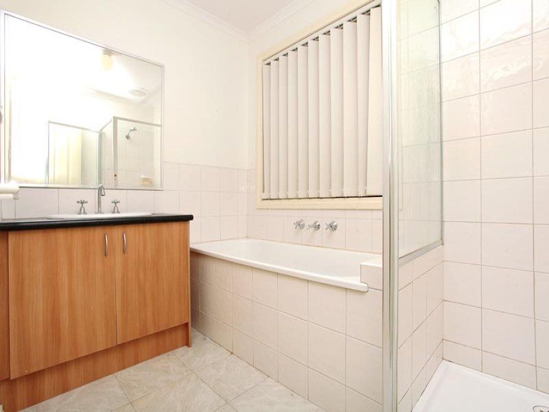 22 The Parkway, Caroline Springs - Thumbnail 7