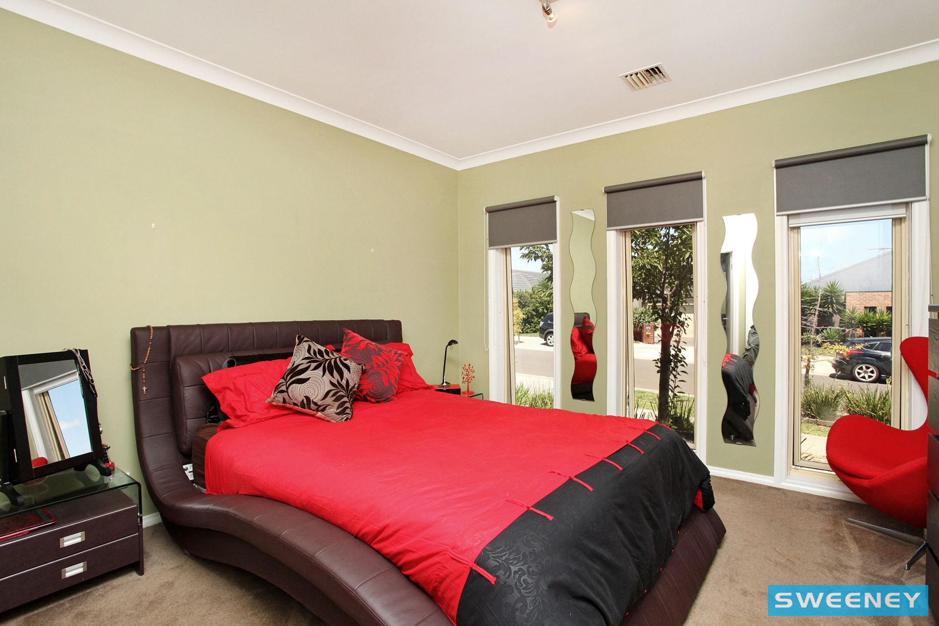 16 Hascombe Drive, Caroline Springs - Thumbnail 7