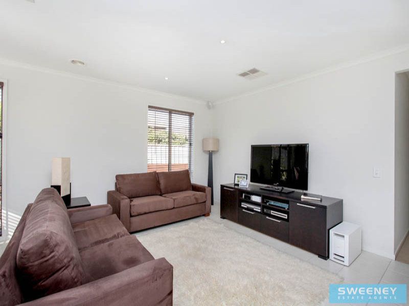 12 Reigate Street, Caroline Springs - Thumbnail 5