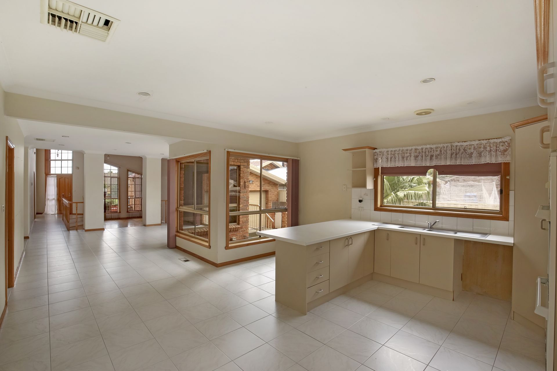 FABULOUS FAMILY HOME - DONT MISS OUT!
