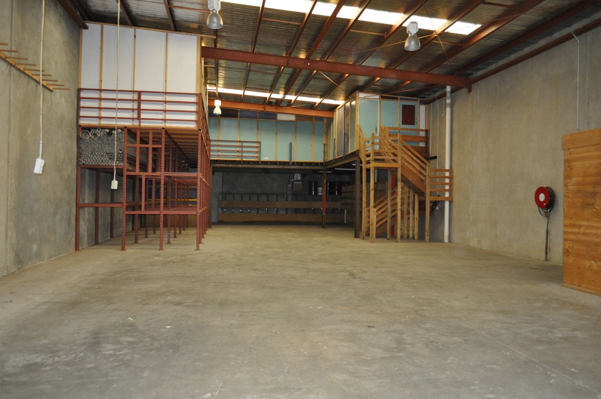 WELL-POSITIONED WAREHOUSE