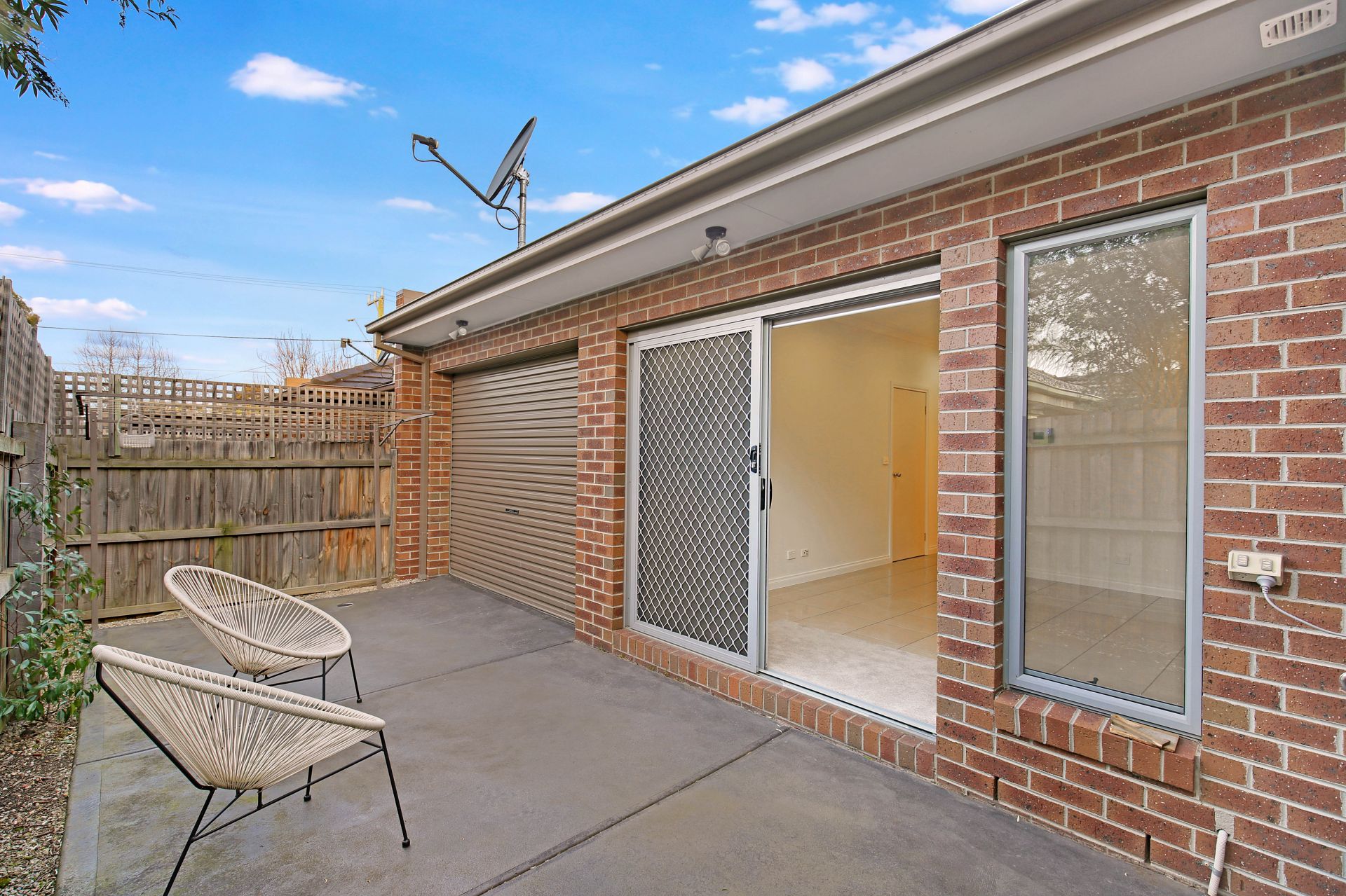 MODERN IN AN IDEAL LOCATION