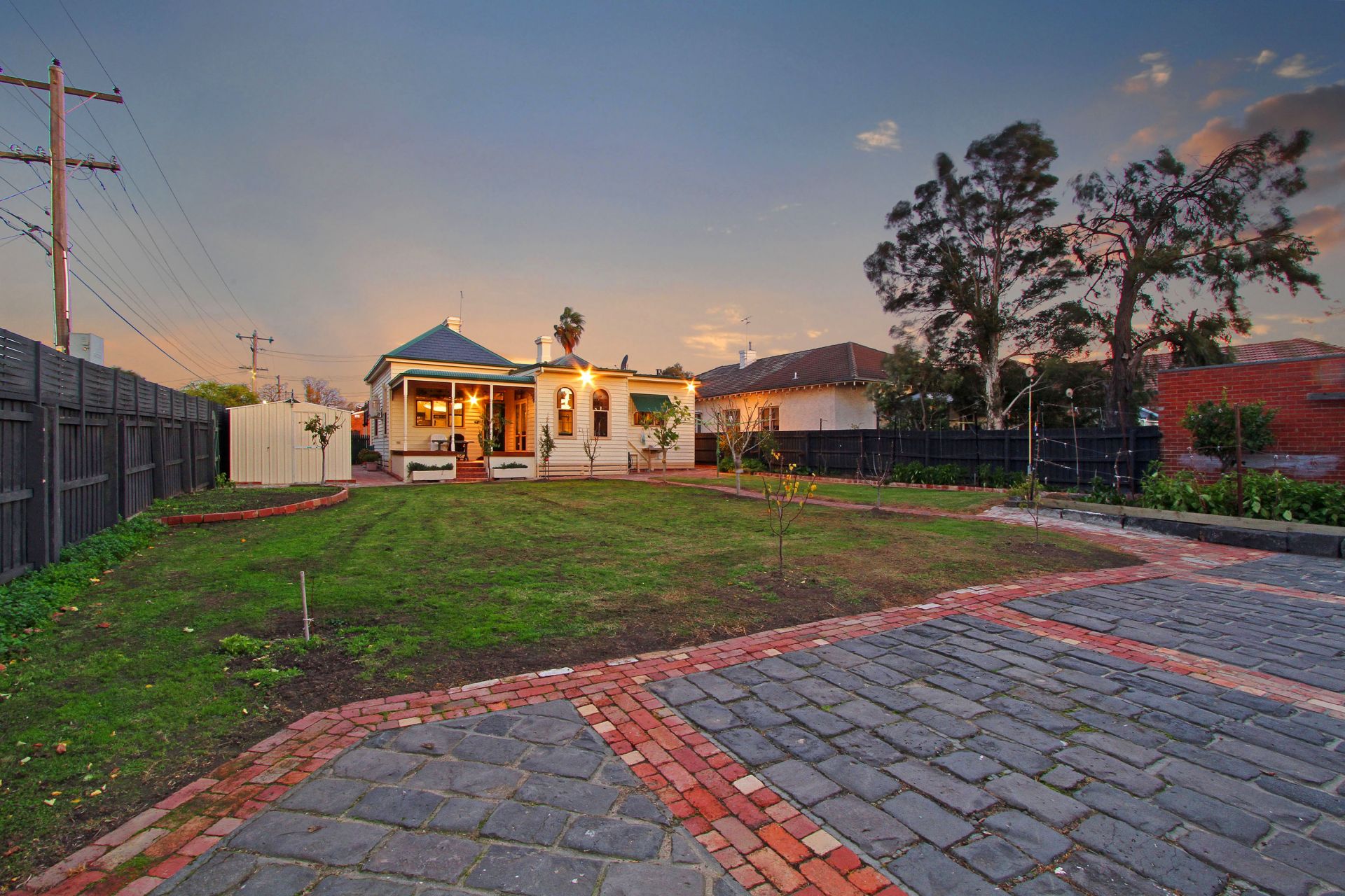 CLASSIC TIMELESS BEAUTY MATCHED WITH A FIRST CLASS LOCATION