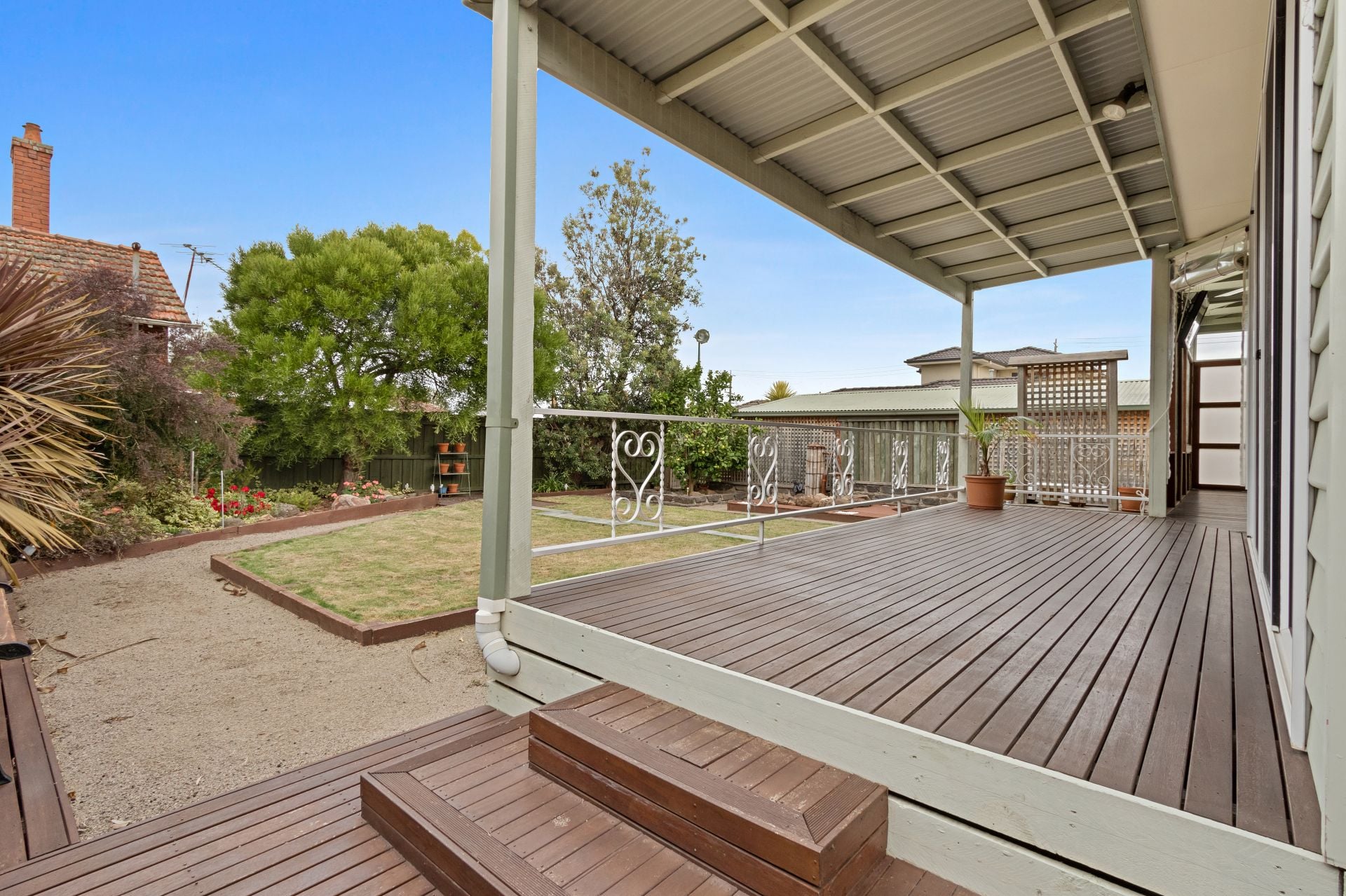 Huge Living And A Great Location