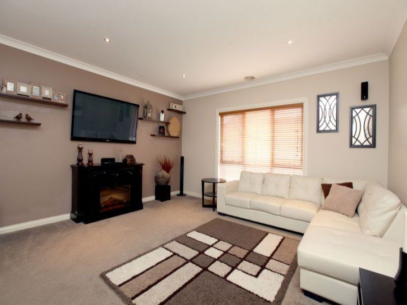 27 The Avenue, Caroline Springs - Thumbnail 7