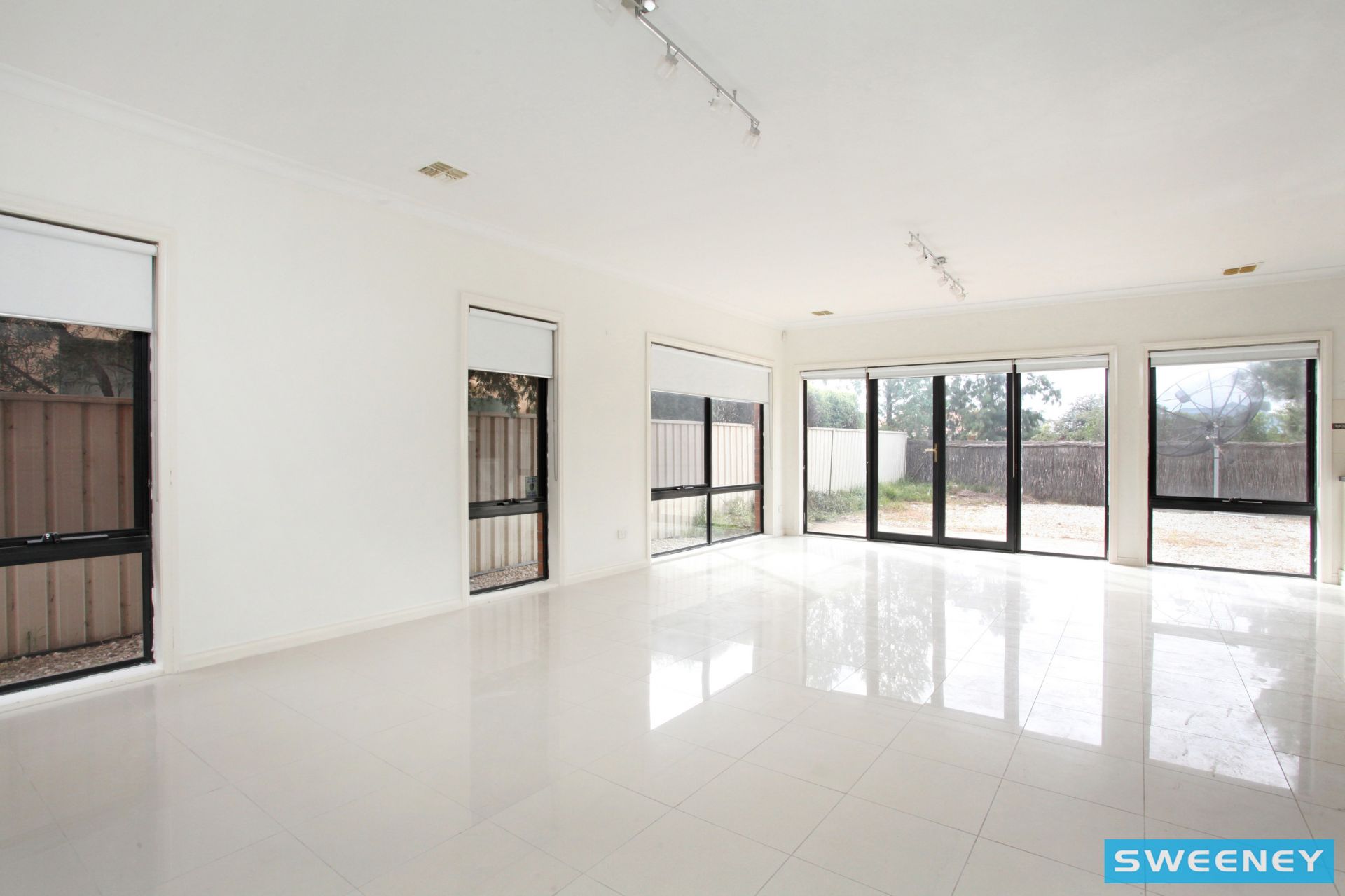 3 Lakeway Close, Caroline Springs - Thumbnail 5