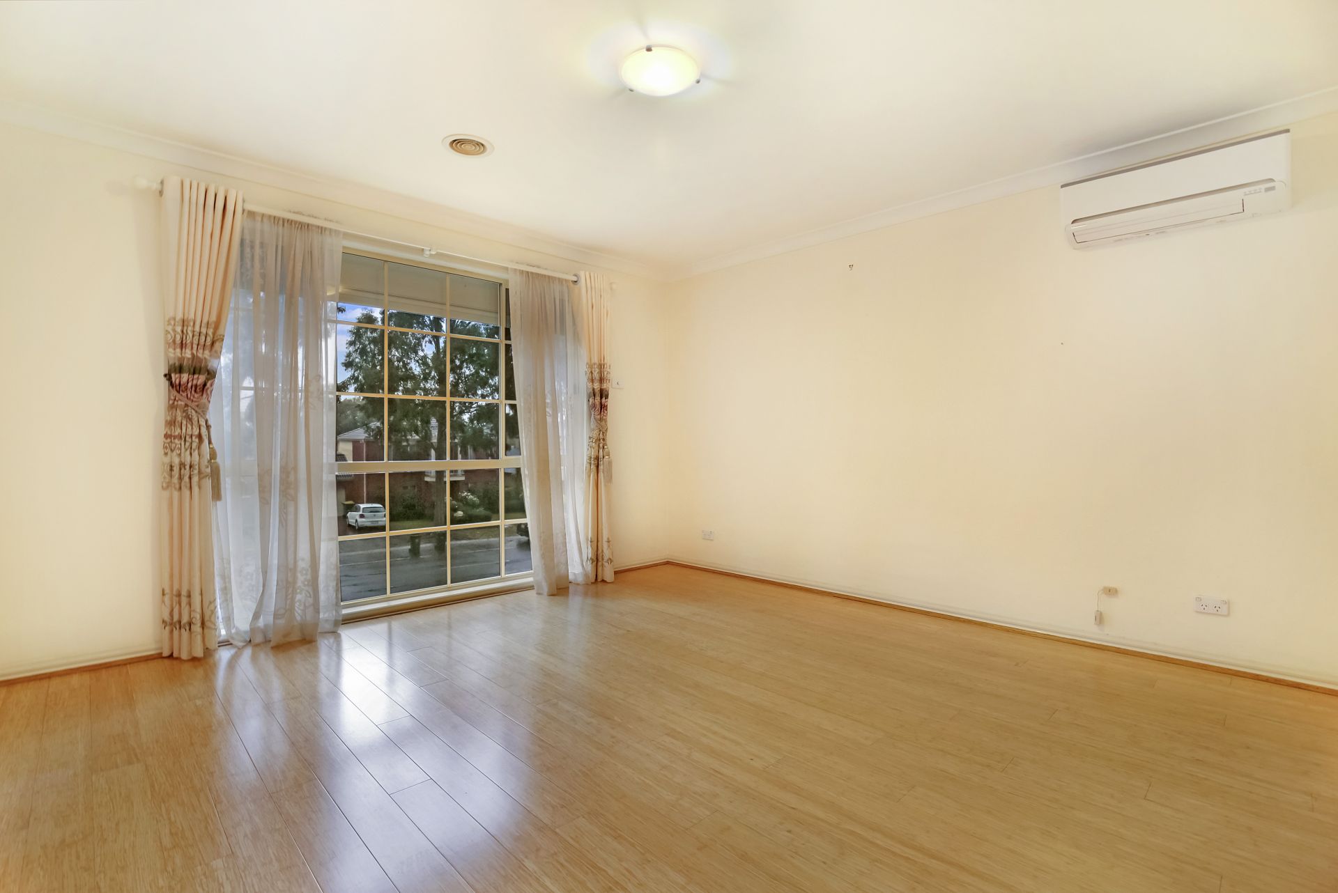 Large and Luxurious Family Living