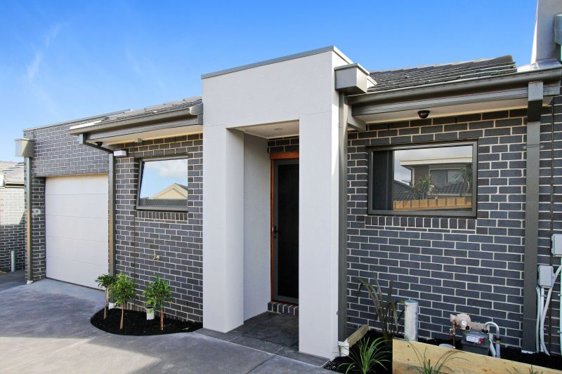 2/67 Purinuan Road, Reservoir