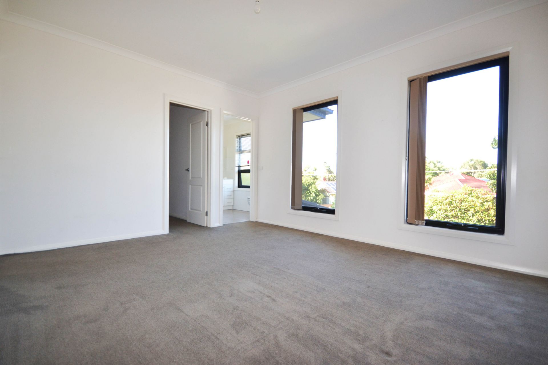 PERFECTLY PROPORTIONED & IMPRESSIVE THROUGHOUT