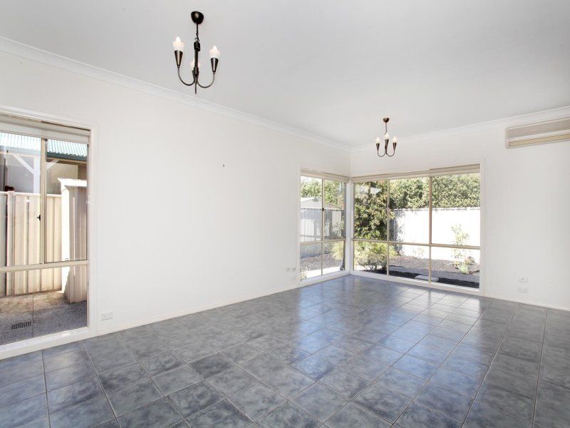 2 Risley Close, Caroline Springs - Thumbnail 5