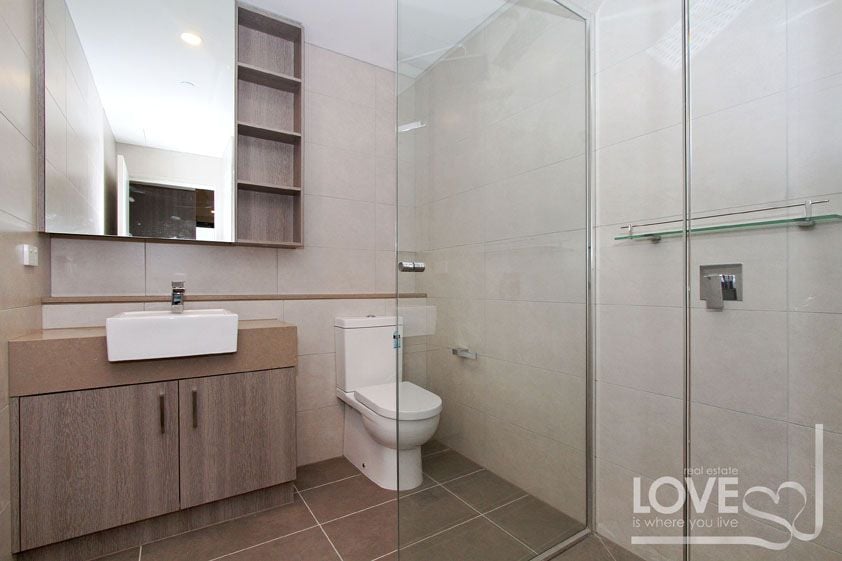 CONTEMPORARY AND CHIC - WELCOME TO 