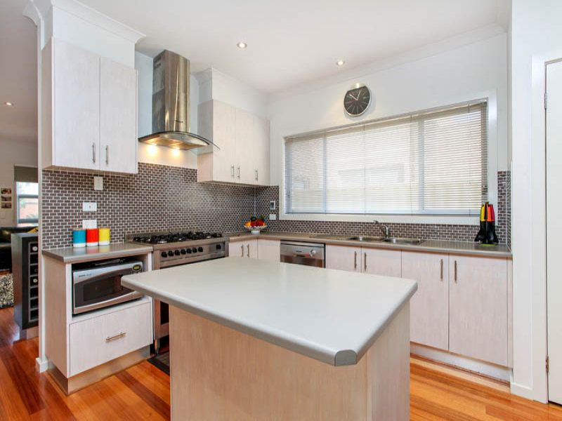 12 Chelsworth Place, Caroline Springs - Thumbnail 5
