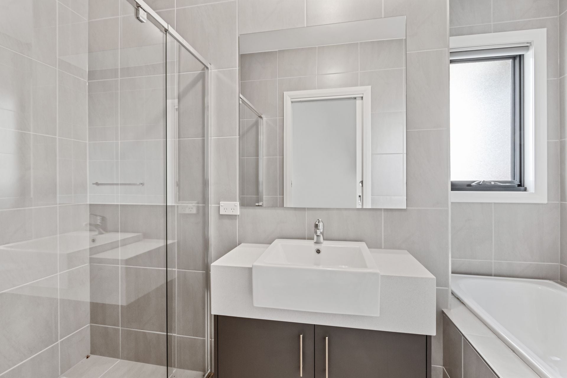 STYLISH, SOPHISTICATED, & CONVENIENTLY LOCATED!