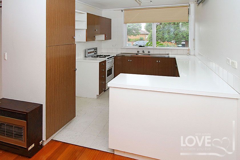 IMMACULATELY PRESENTED AND PERFECTLY SITUATED