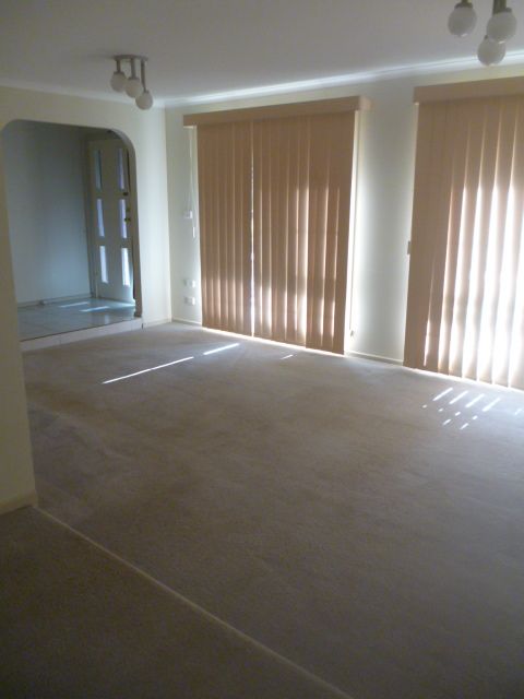 QUIET COURT LOCATION AND CLOSE TO ALL AMENITIES!