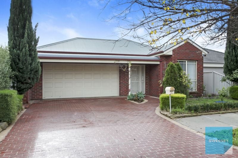 32 Ranmore Grove, Caroline Springs - Thumbnail 2