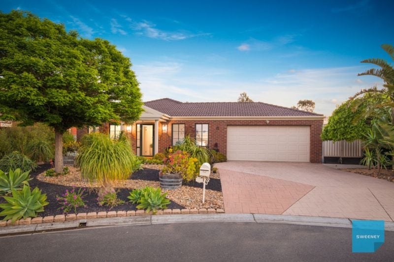 8 Caddick Gardens, Caroline Springs - Thumbnail 2