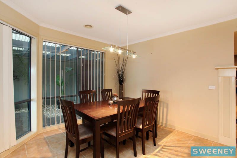 18 Herrington Turn, Caroline Springs - Thumbnail 6
