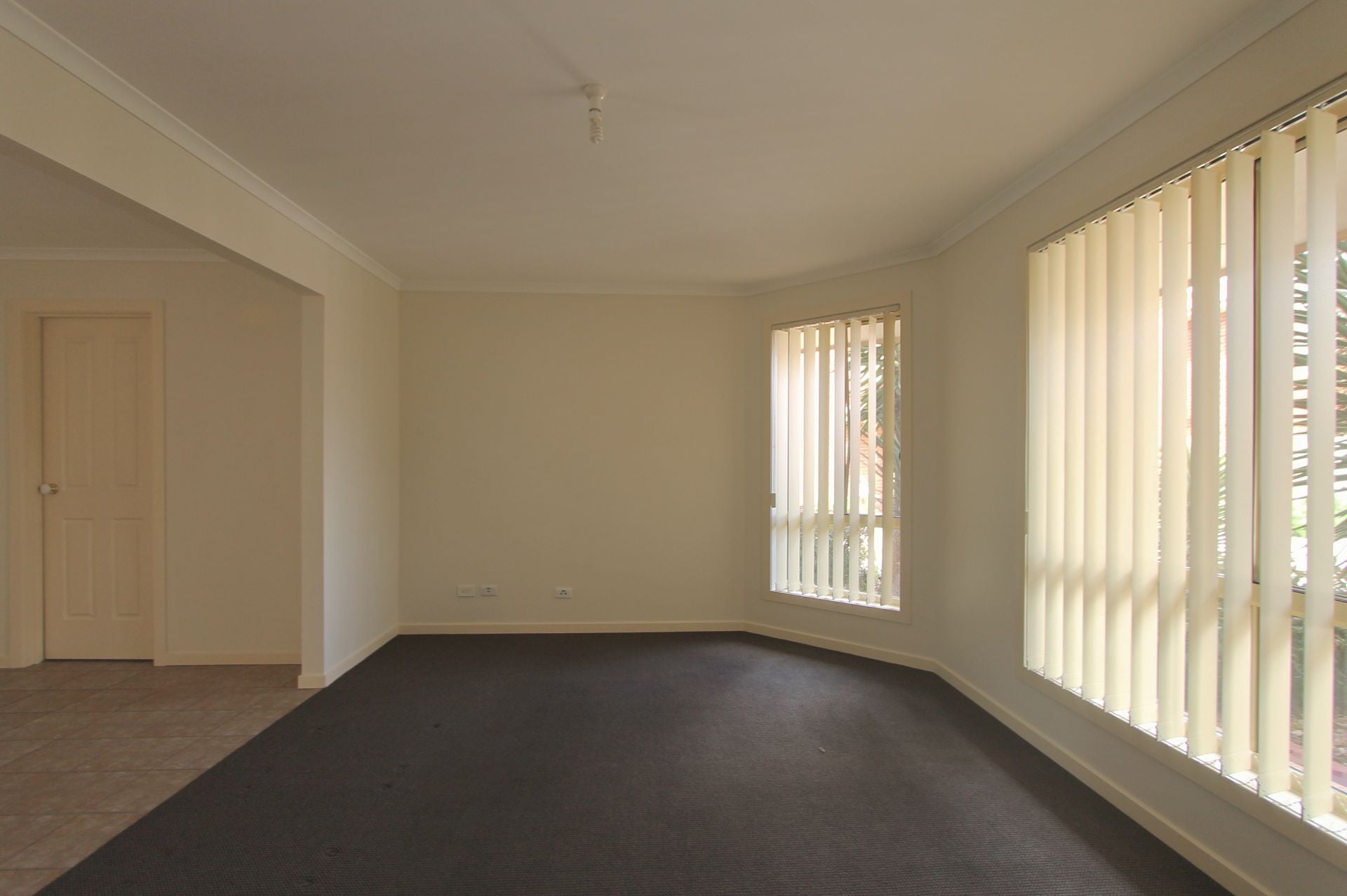 MODERN TOWNHOUSE AT THE RIGHT PRICE