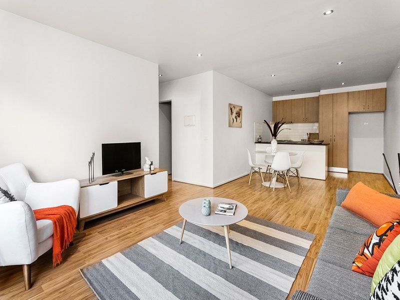 MODERN ELEGANCE WITH A WARM, INVITING AMBIANCE