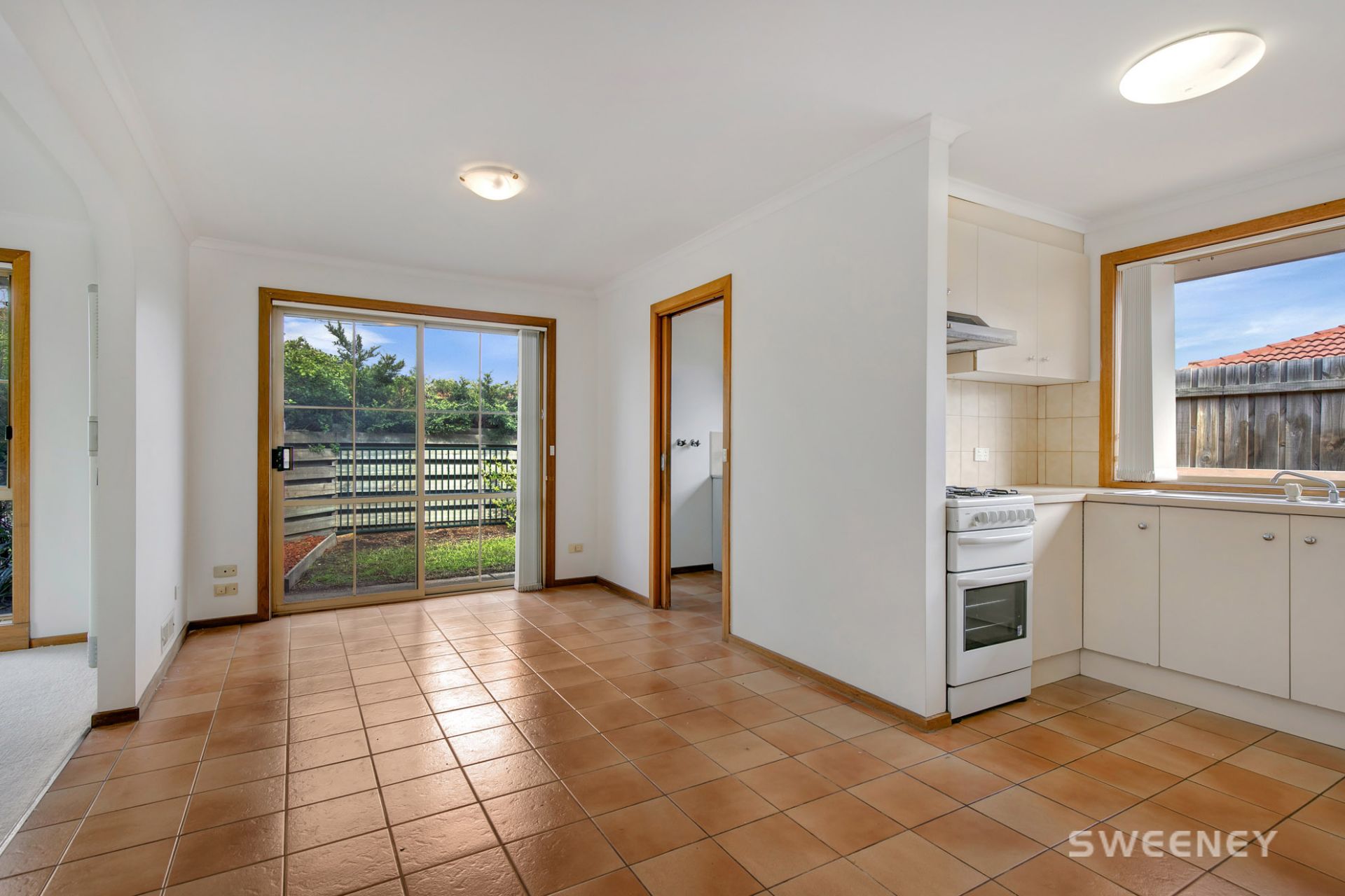 1/1 Green Court, Altona - Thumbnail 6