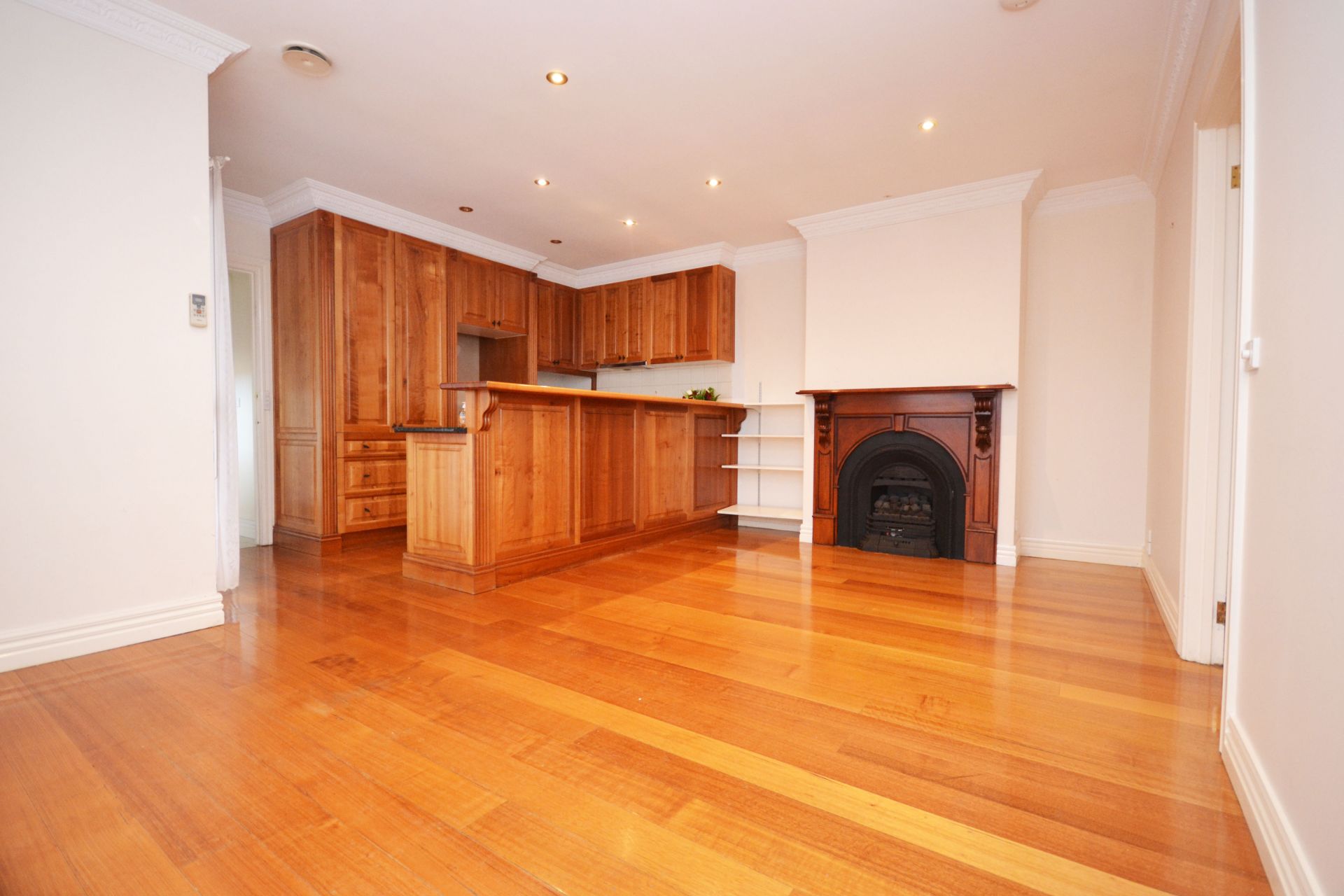 CUTE, COSY AND CONVENIENTLY LOCATED.