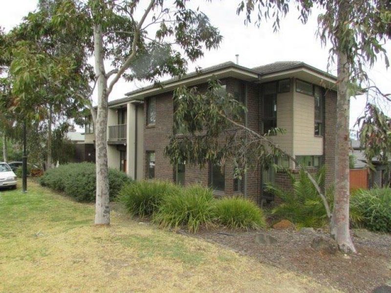 143 Ernest Jones Drive, Macleod