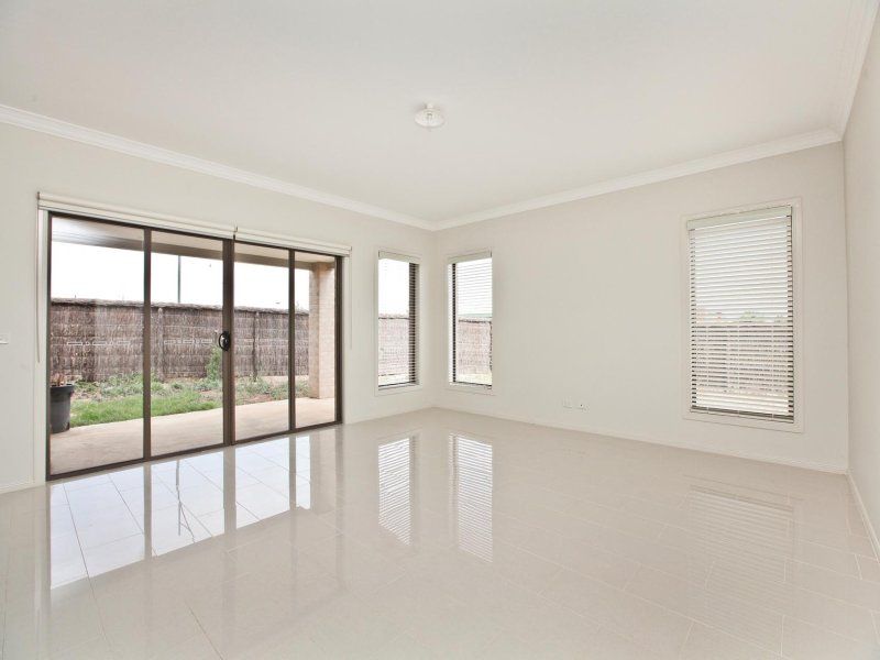1 Herring Loop, Caroline Springs - Thumbnail 5