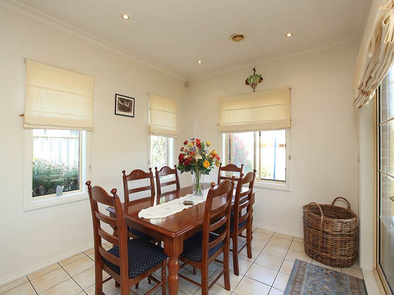 15 Emerald Court, Caroline Springs - Thumbnail 4
