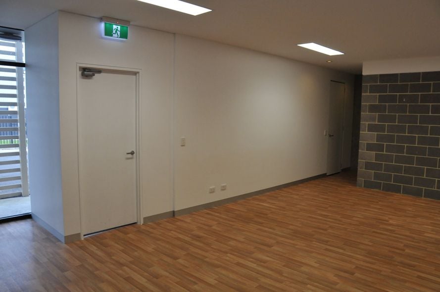 AS NEW 187M2 OFFICE/WAREHOUSE WITH STREET FRONTAGE